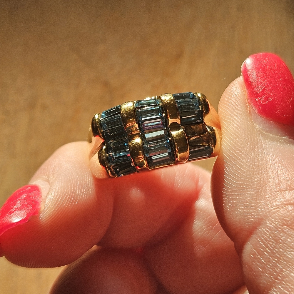 Elegant Gold and Blue Women's Ring
